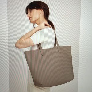 Cuyana Classic Leather Tote